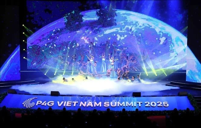 A group of people performing on stage

AI-generated content may be incorrect.